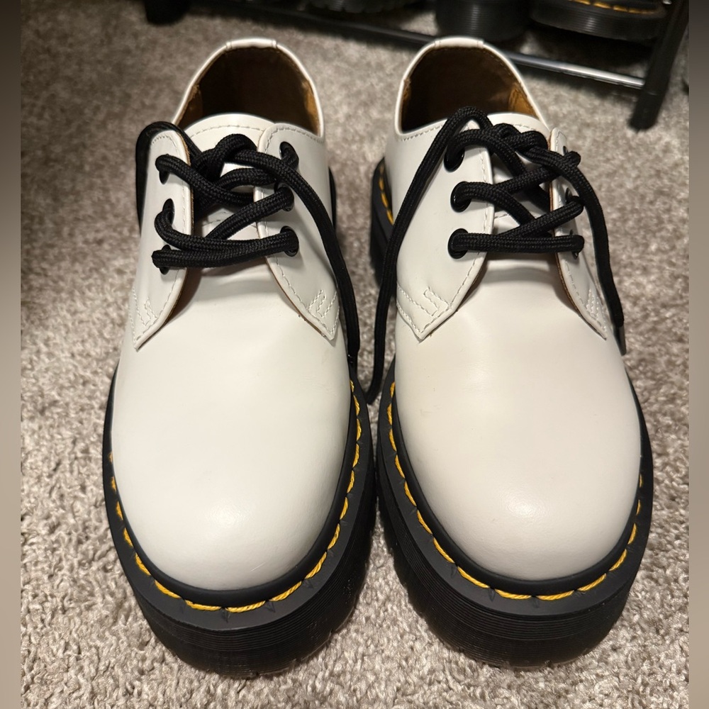1461 SMOOTH LEATHER PLATFORM SHOES WHITE
Dr. Martens